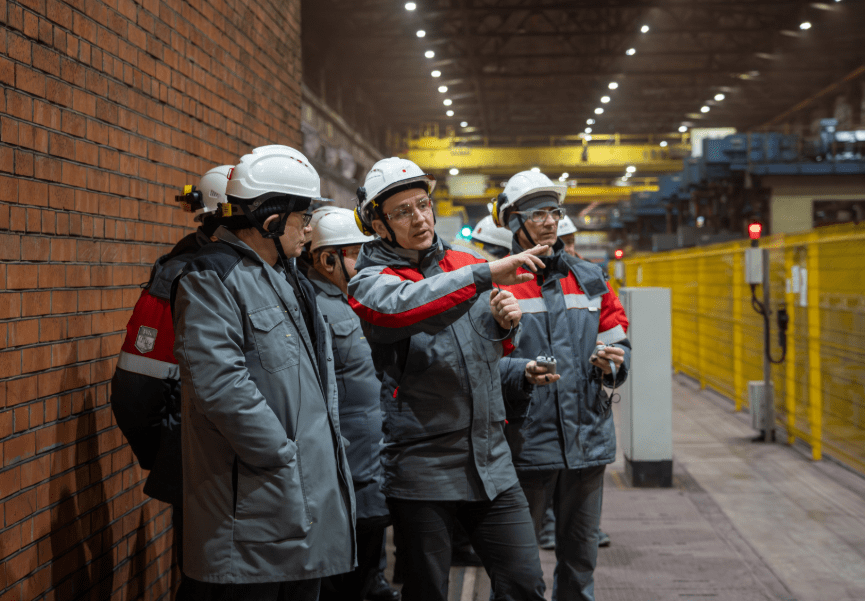 На чусовском заводе ОМК региональным властям показали возможности нового прокатного стана